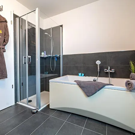 Schleivilla Lootsen Hus By Seeblick Ferien Oro, 3etagen,8pers,sauna,kamin Holiday home Olpenitz
