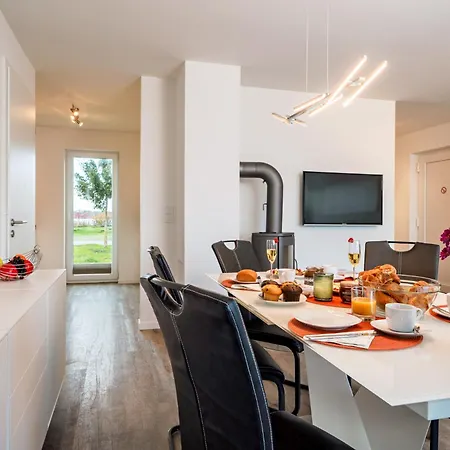 Hébergement de vacances Schleivilla Lootsen Hus By Seeblick Ferien Oro, 3etagen,8pers,sauna,kamin Olpenitz